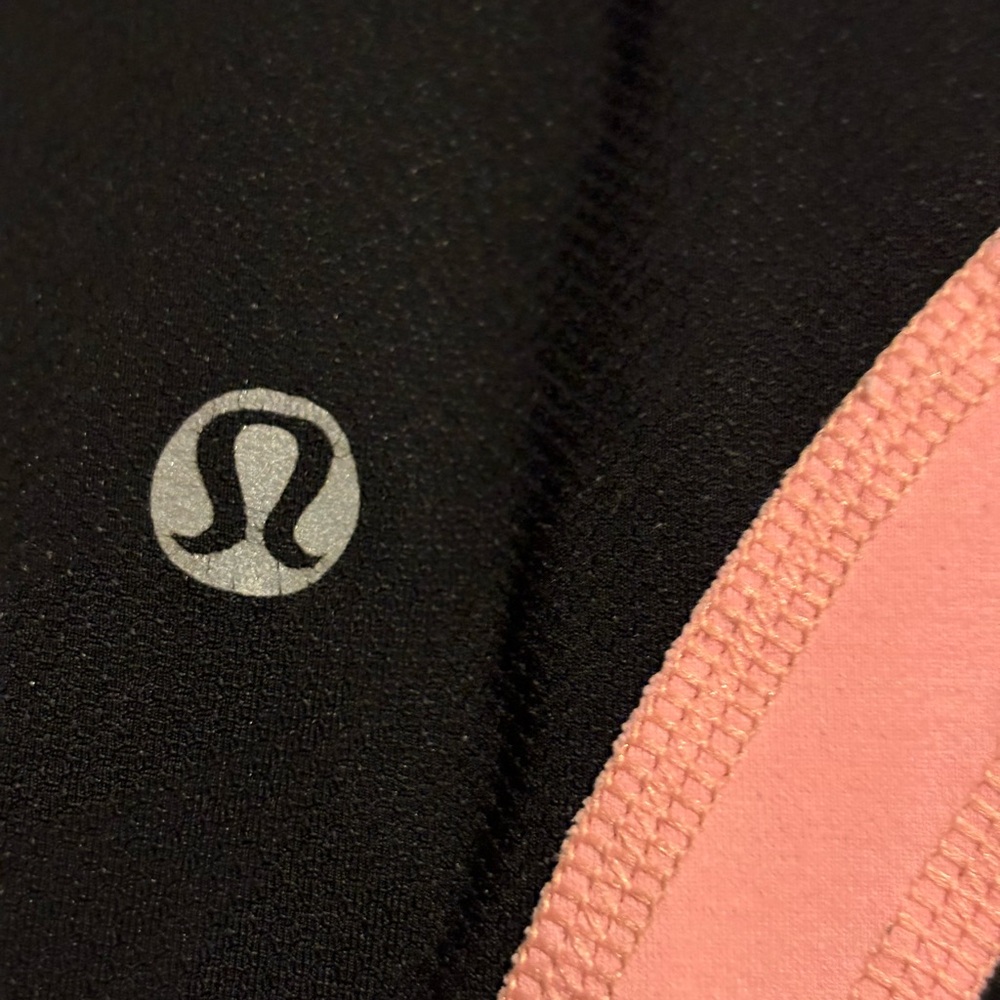 Lululemon Run: Inspire Crop II, Size 6 black and‎ peach - Picture 3 of 8